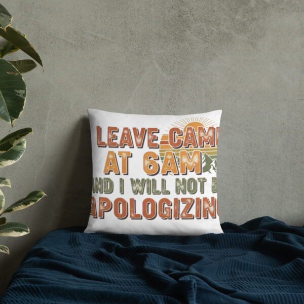 all-over-print-basic-pillow-18x18-front-lifestyle-8-69b20473e995e.jpg Cojín básico