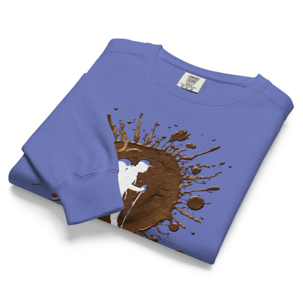 unisex-garment-dyed-sweatshirt-flo-blue-front-69c714356b55e.jpg Sudadera teñida unisex